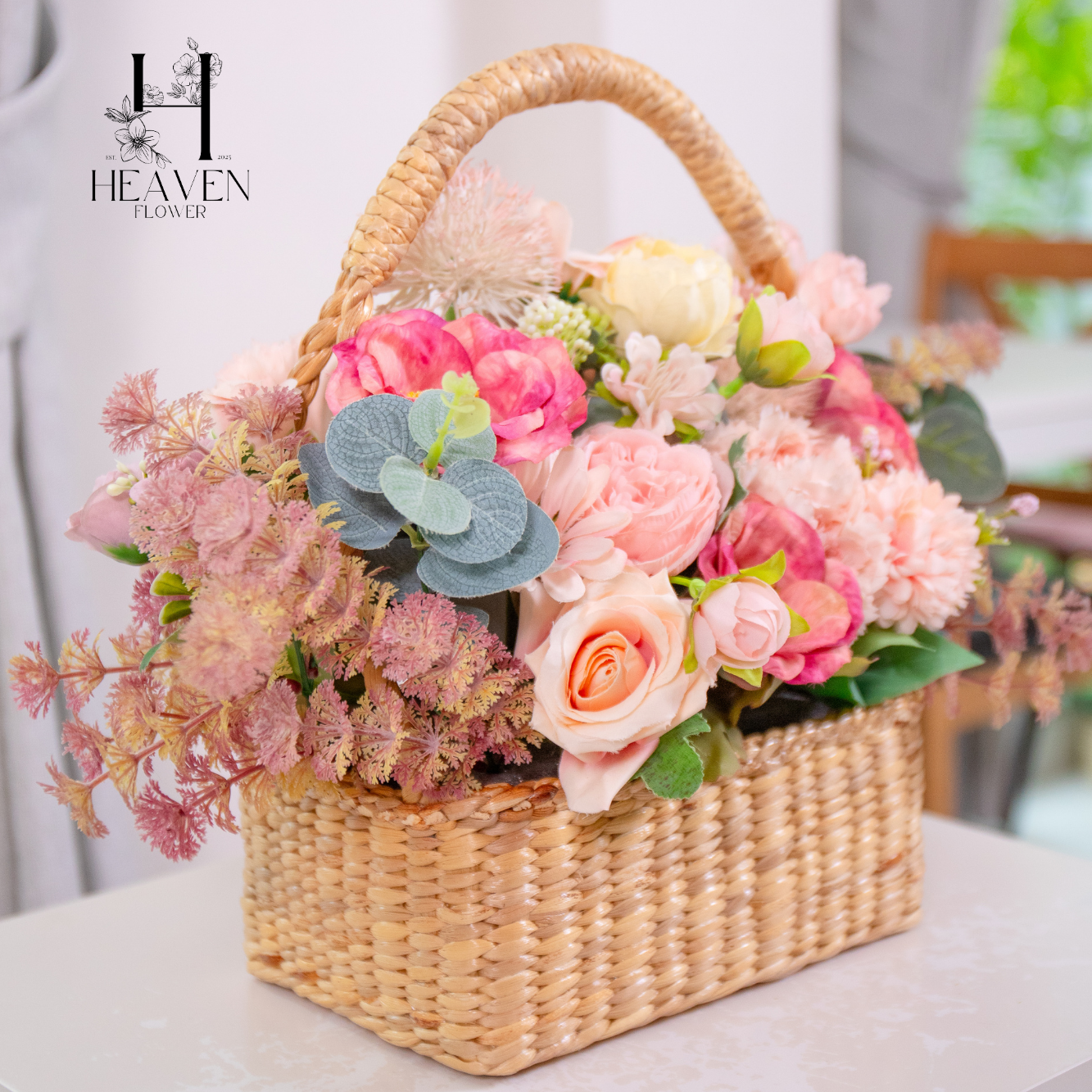 Soft pink roses arrangement